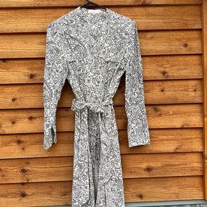 Tory Burch long sleeve dress 🖤 Button band collar + cute wraparound belt!